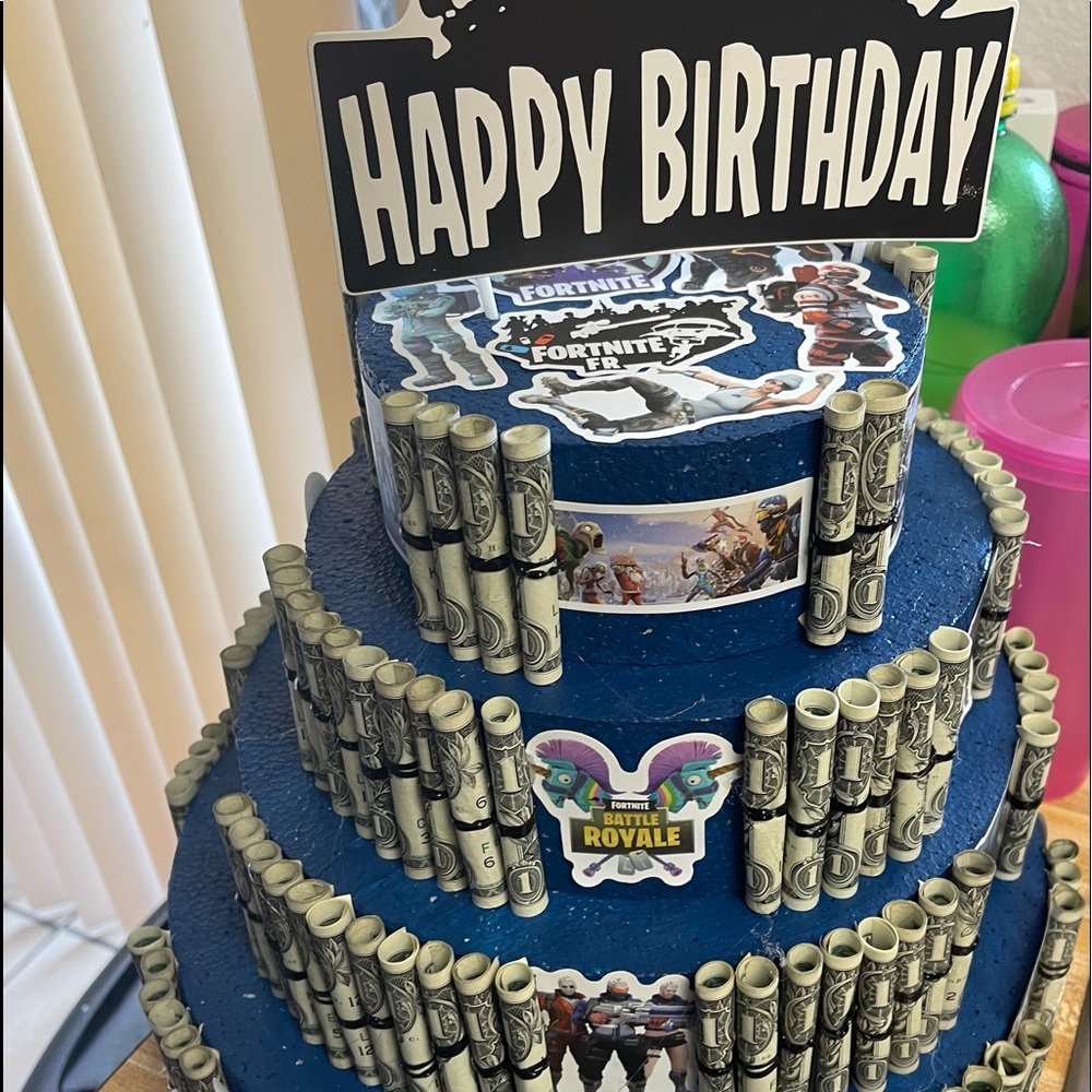 Fornite money cake